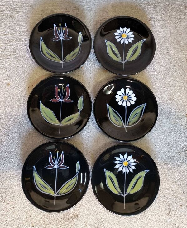 Lot de six assiettes à dessert fleurs