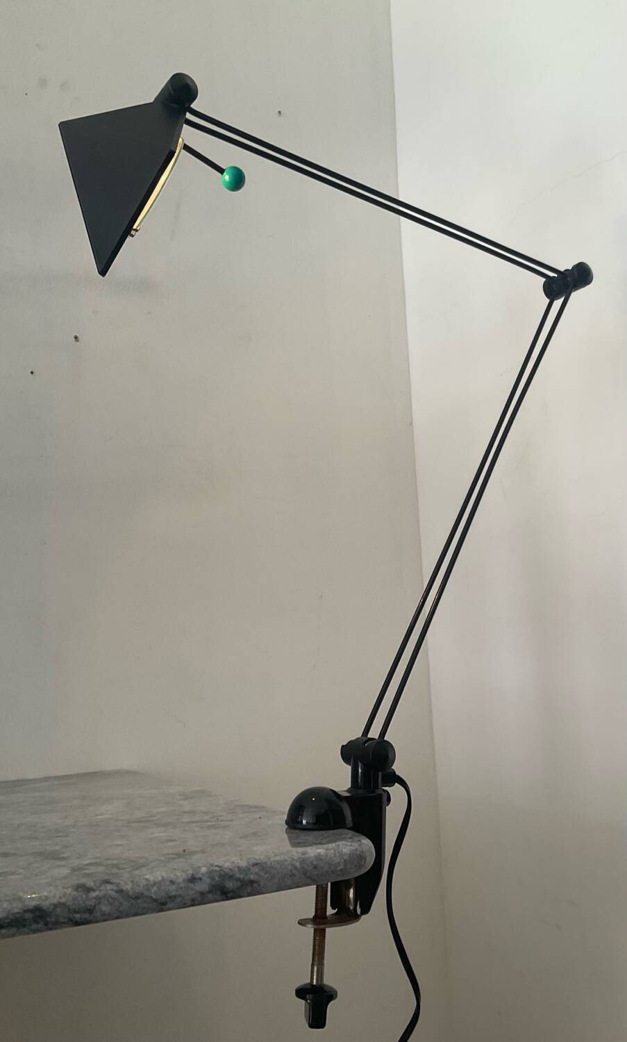 Post-Modern articulated lamp in Memphis style from the 1980s.