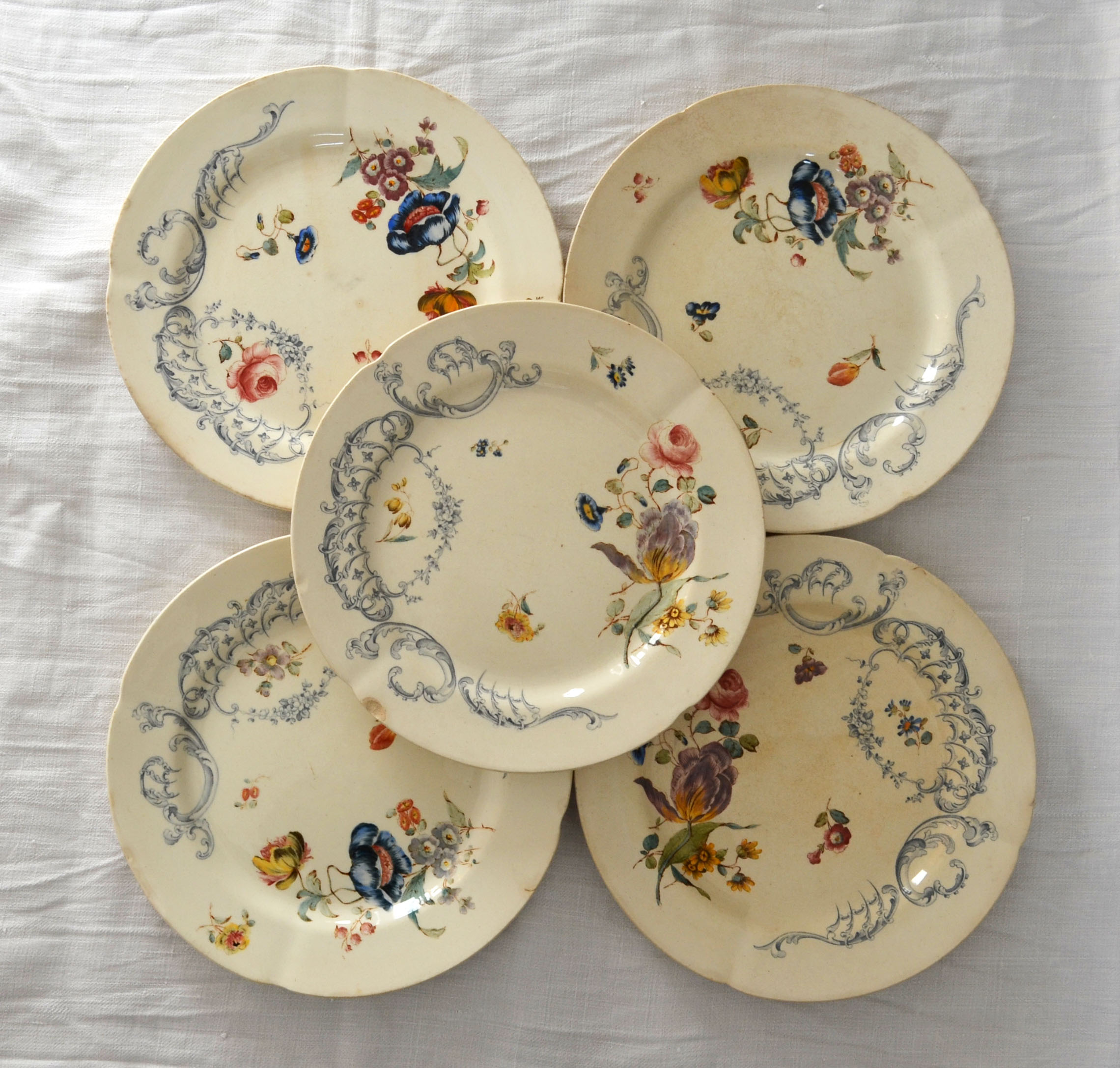 5 assiettes terre de fer polychrome hb Choisy le roi