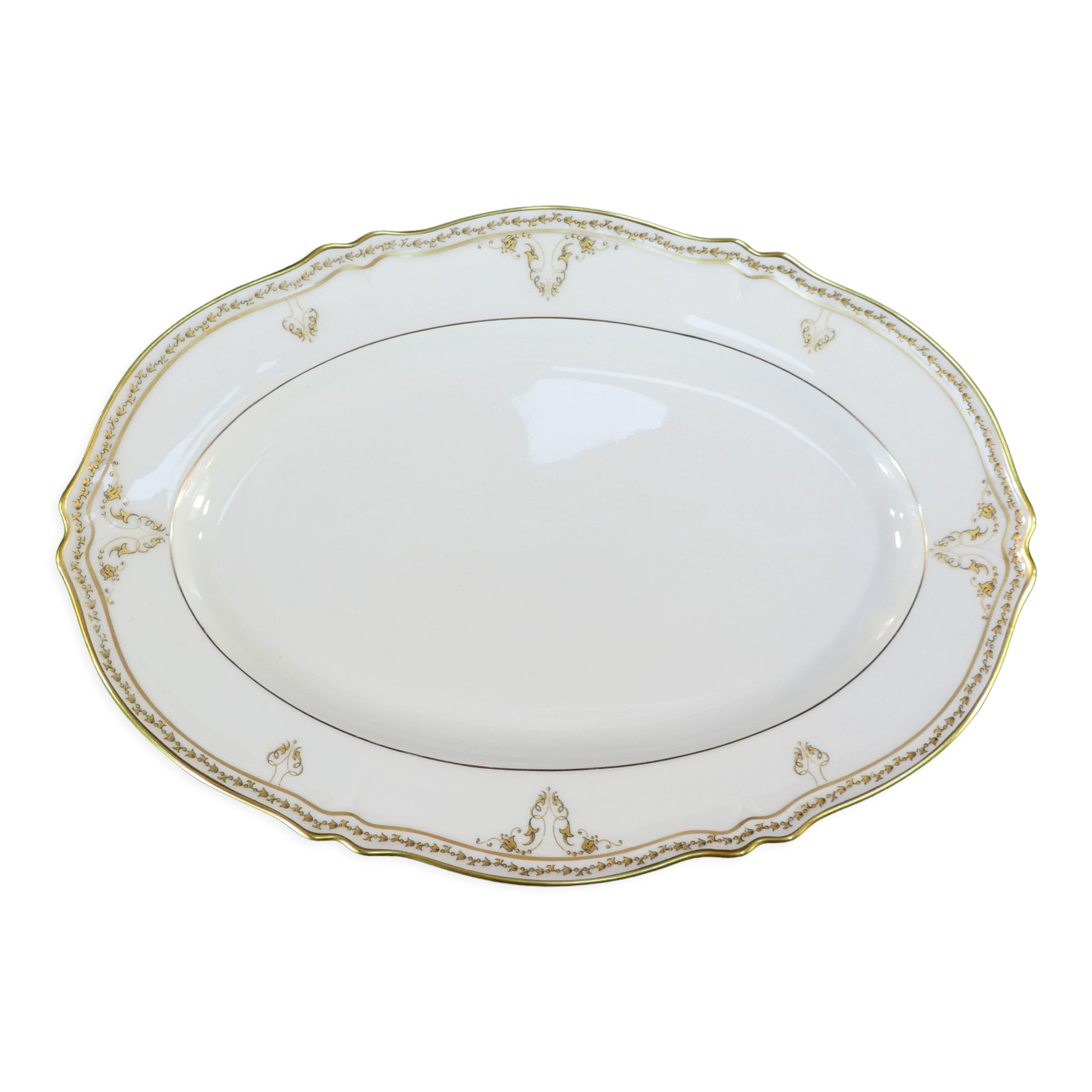 Oval dish in handmade porcelain of LIMOGES GIRAUD