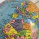 Globe vintage 1960 terrestre Taride tripode métal doré - 28 cm