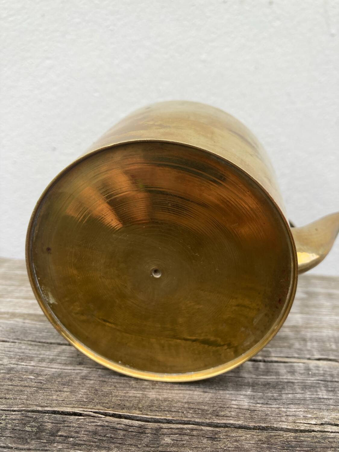 Théière en laiton dorée et bois