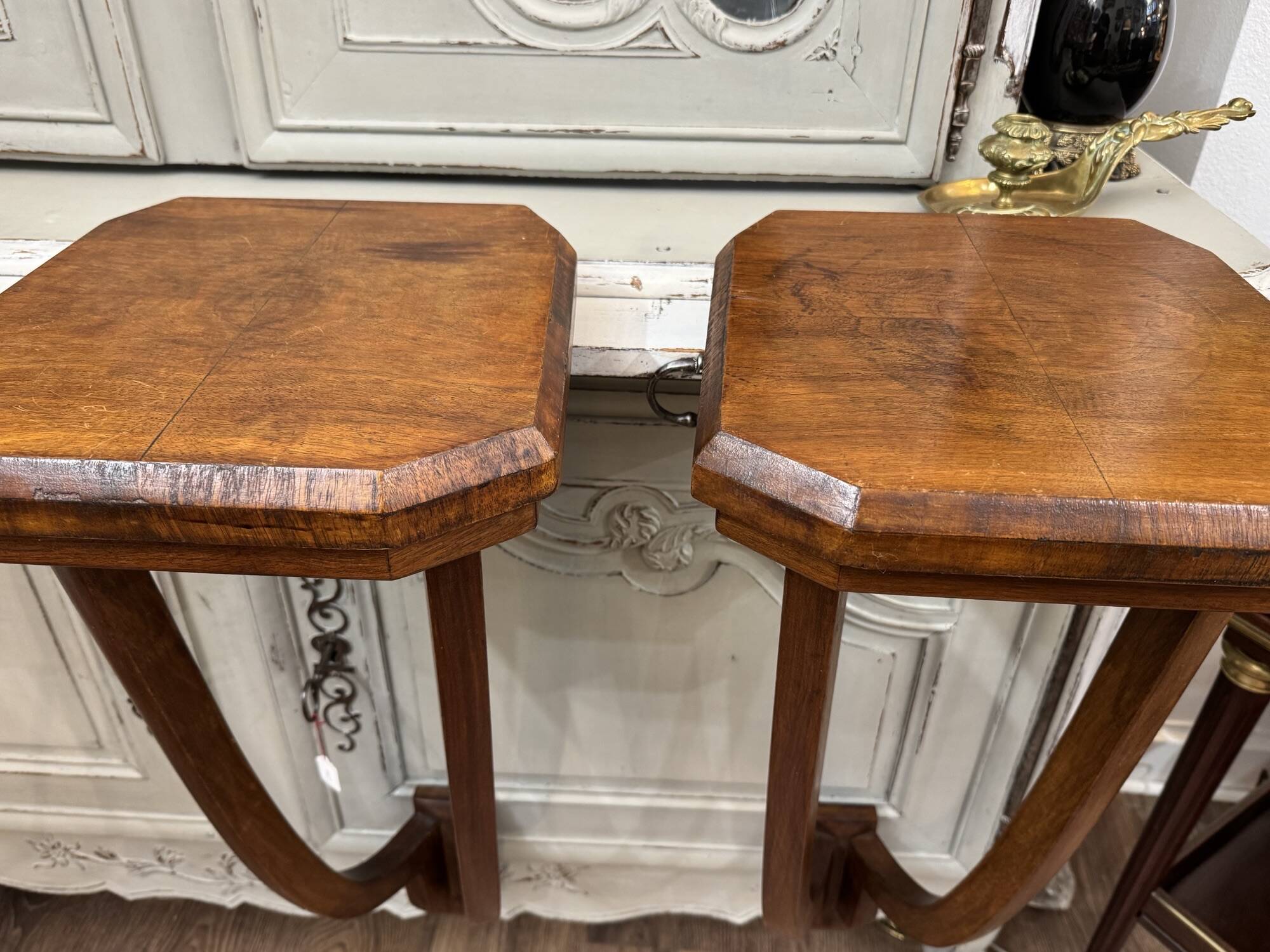 Old pair of Art Deco wall consoles from around 1930 in walnut.