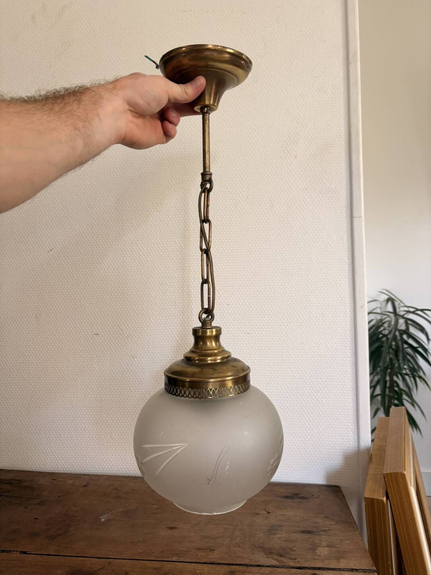 Suspension Luminaire Globe Frosted Glass Engraved Brass Art Deco Vintage