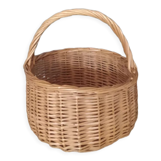 Round wicker basket