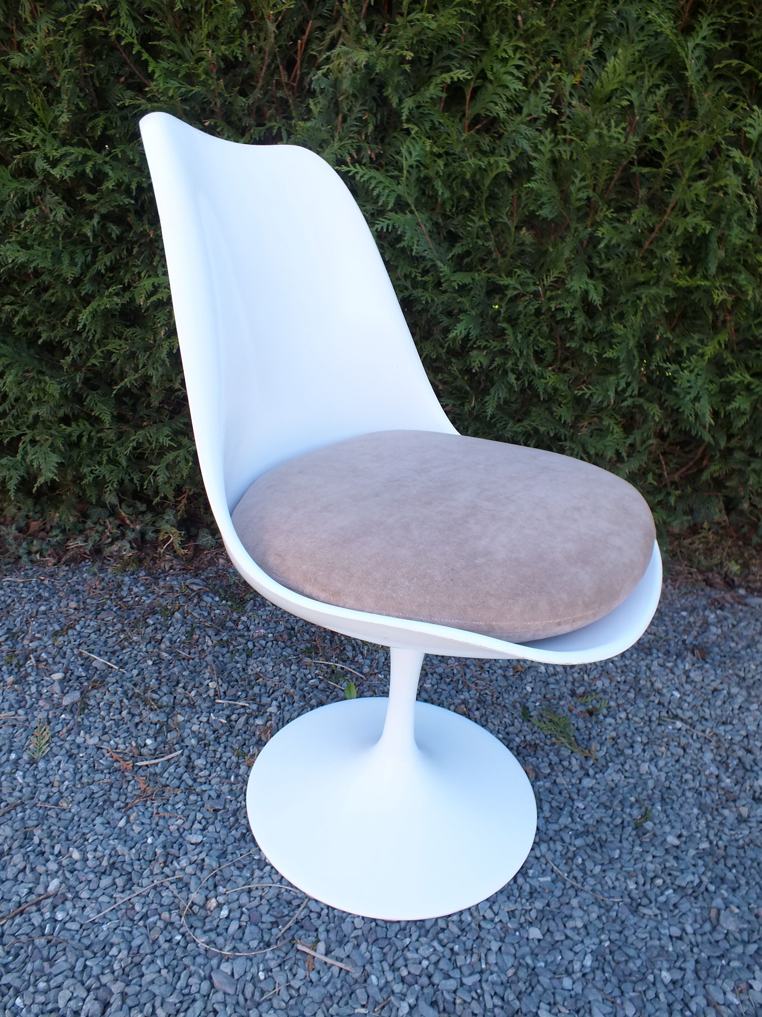 Tulip Chair Knoll International Design Saarinen