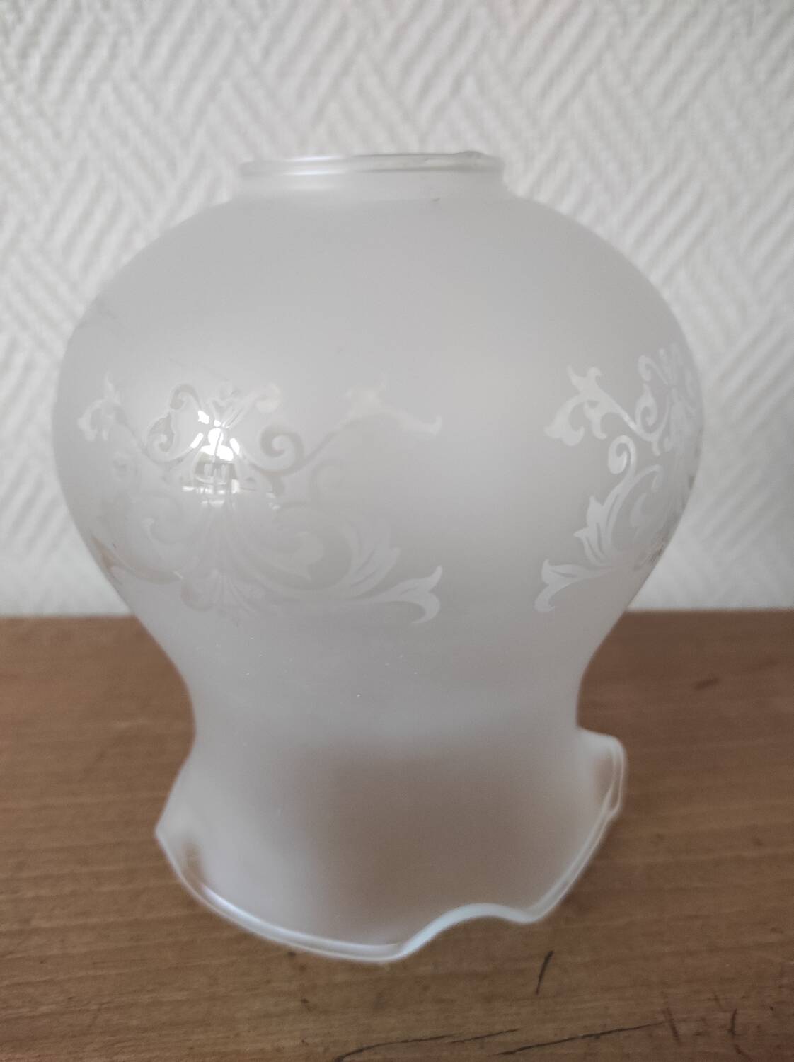 'Tulip' lampshade for lighting, transparent decoration on frosted glass.