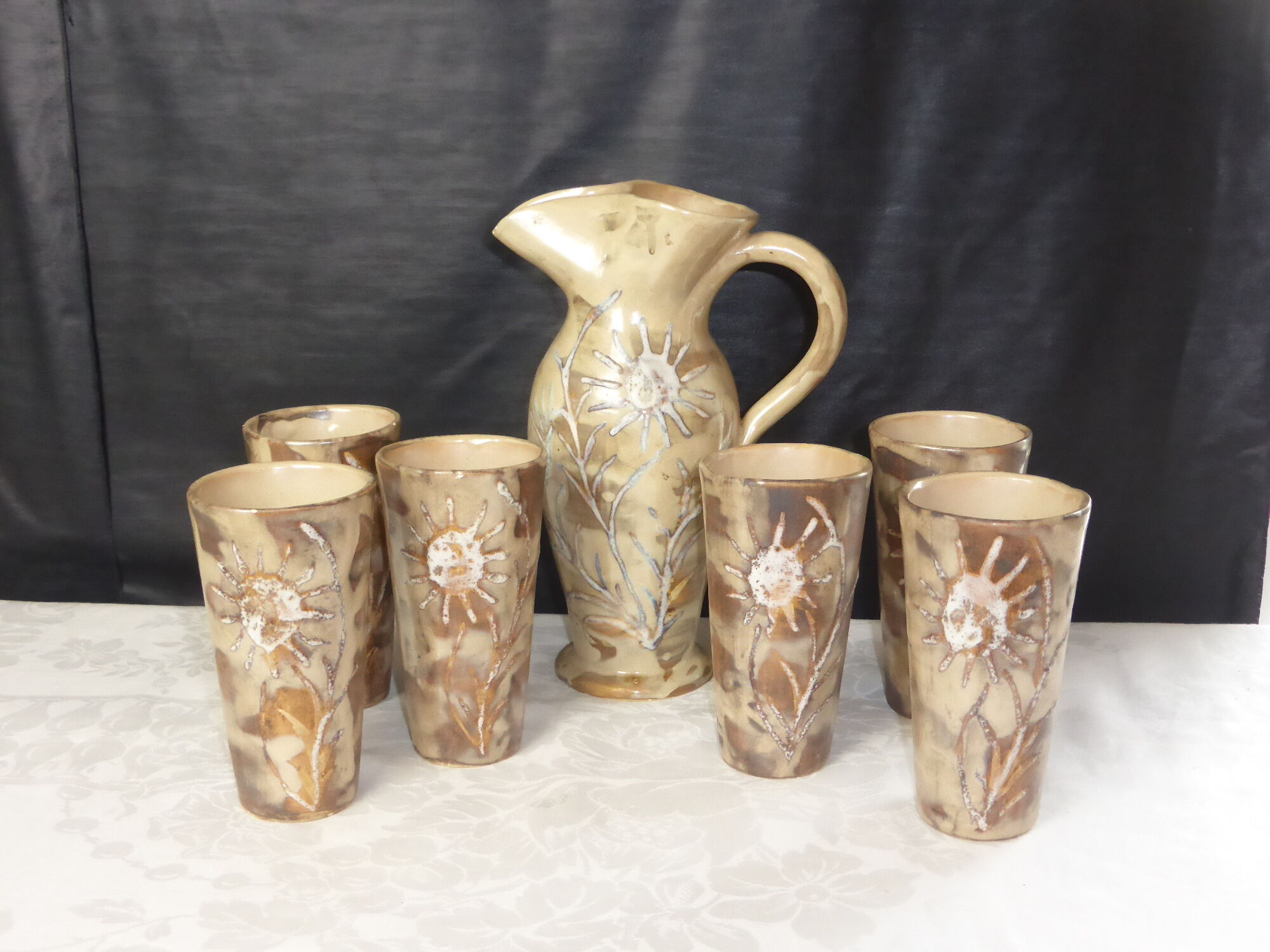 Vintage orangeade service in ceramic greige with decoration of a flower, 70s