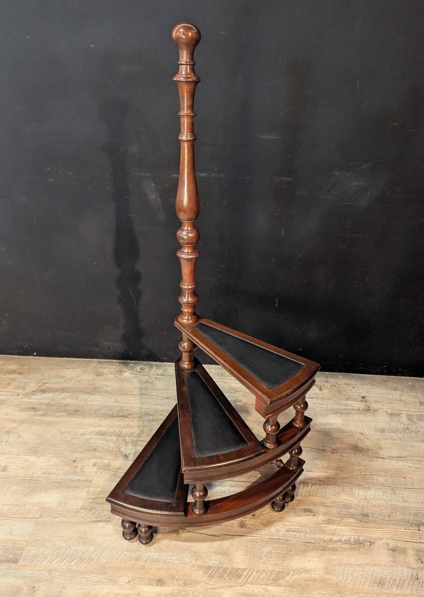 Spiral library staircase in mahogany