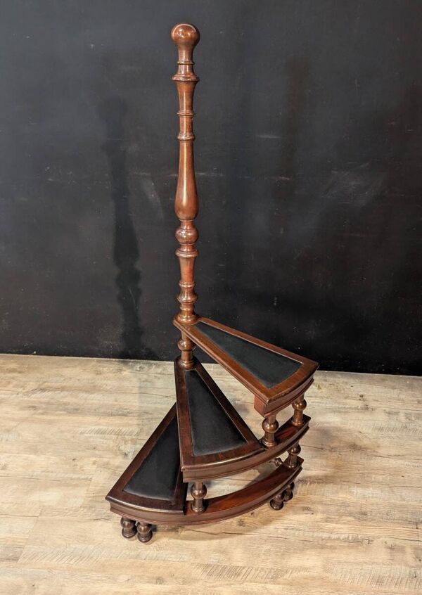 Escalier de bibliothèque tournant en acajou