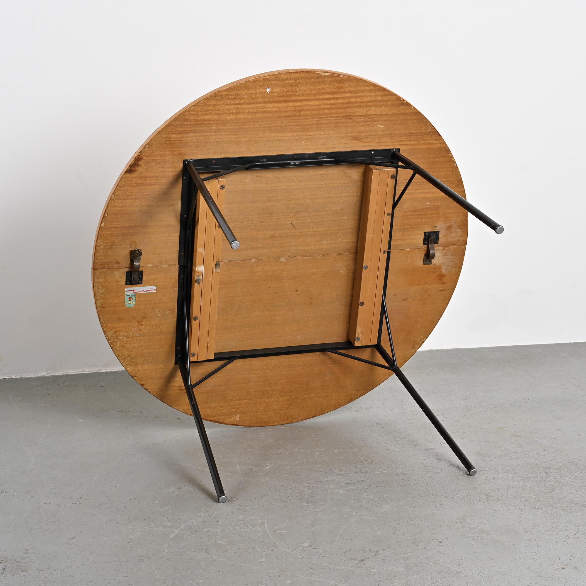 Model 302 table in ash by Alain Richard, 1954, T.V. Furniture.