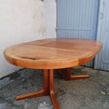 Danish teak dining table from the 1971s with extension cord