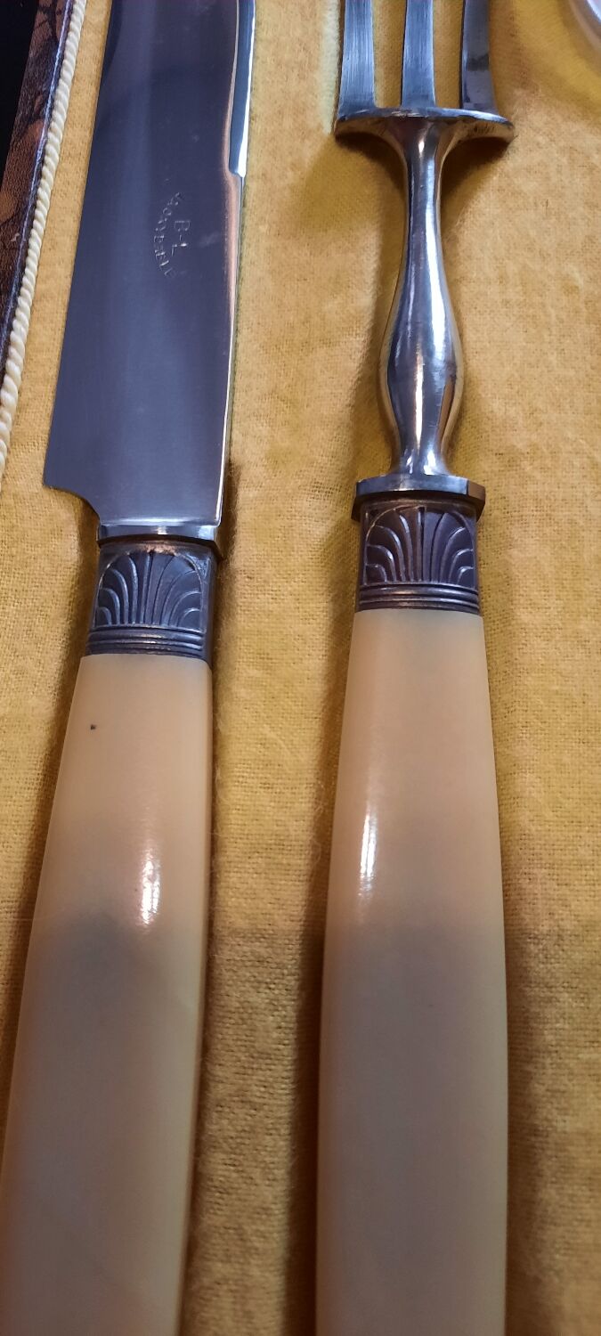 Serving cutlery