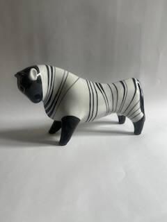 Porcelain bull figurine from Cmielow, 1960s.