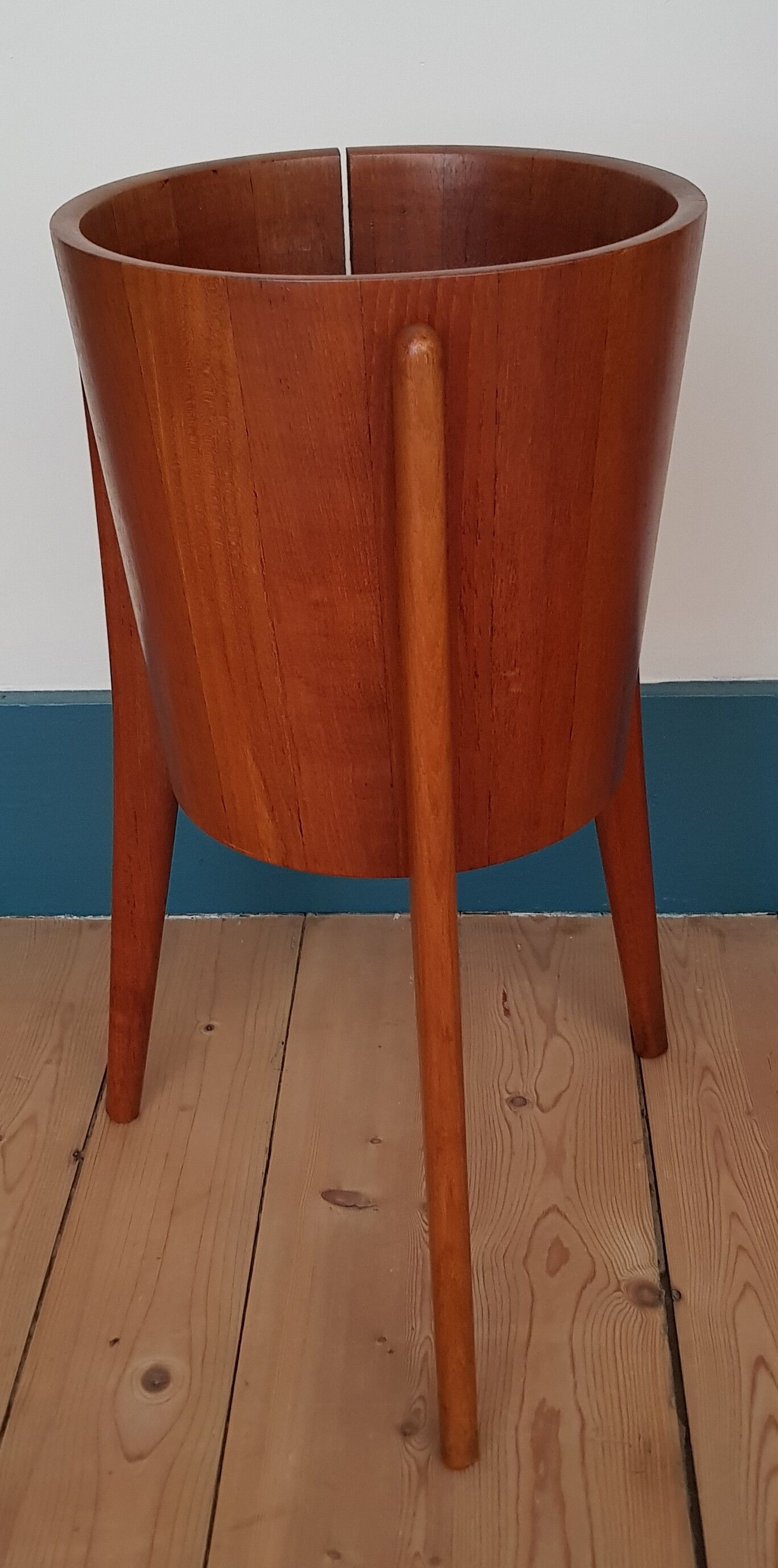 Tripod Scandinavian teak pot cover