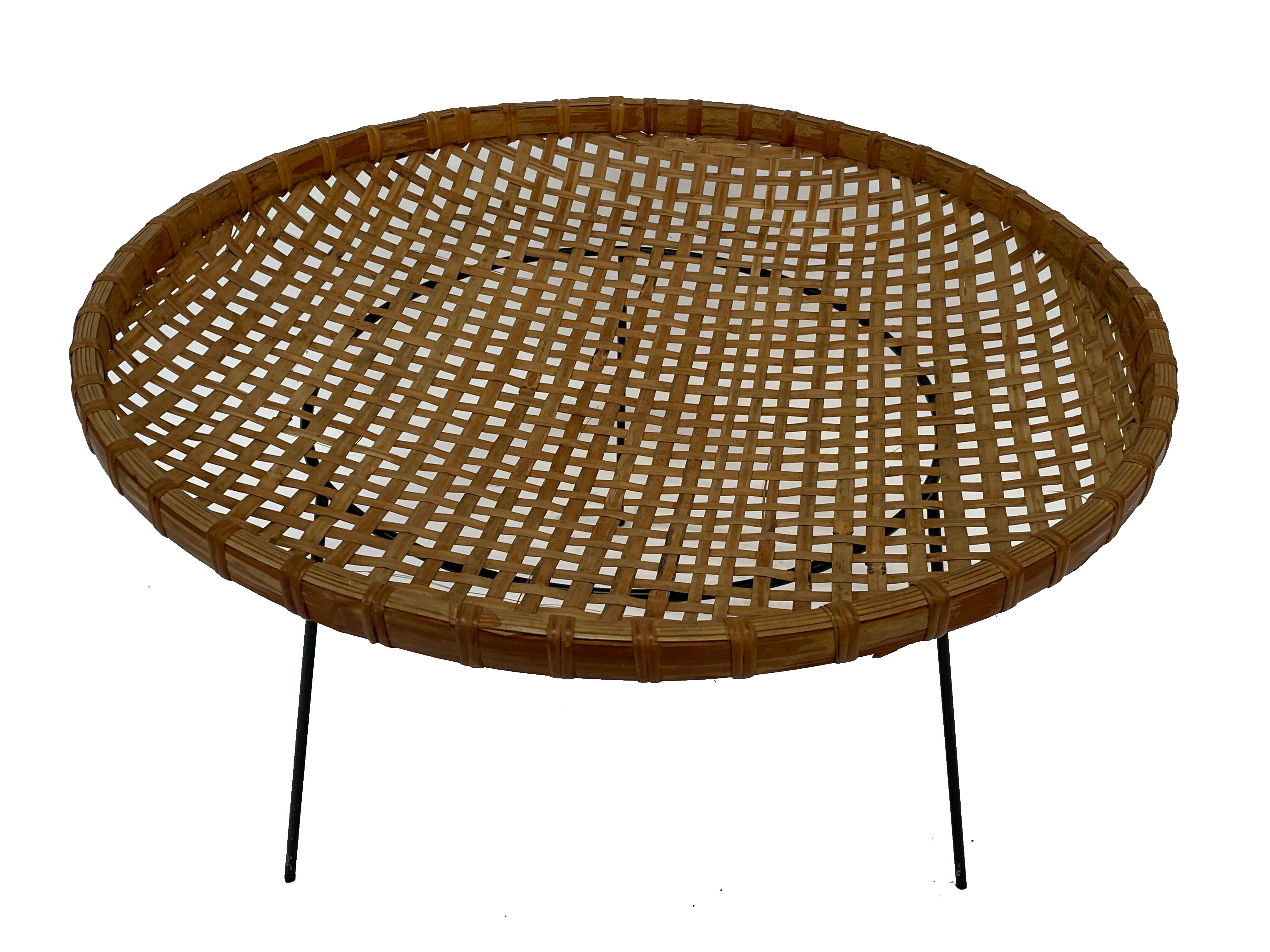 Rattan magazine rack on black metal frame, Artimeta, 1950