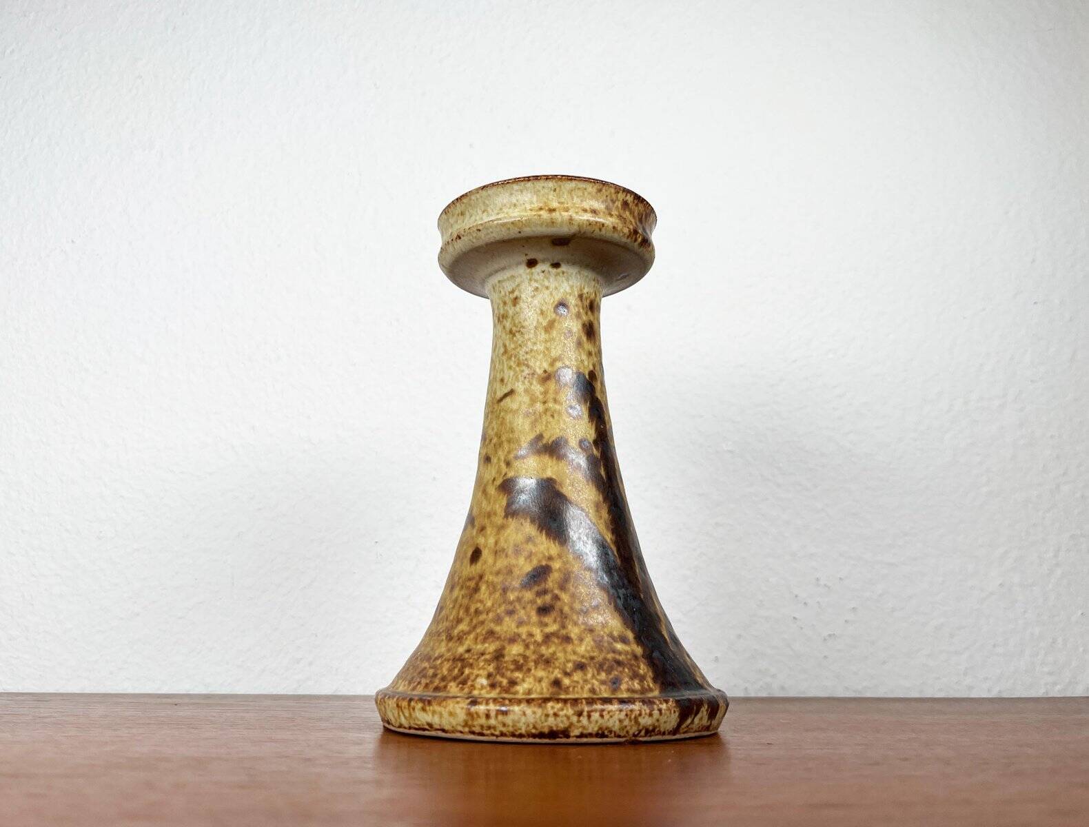 Mid-century Danish studio ceramic candlestick signed Aage Würtz, 1960s.