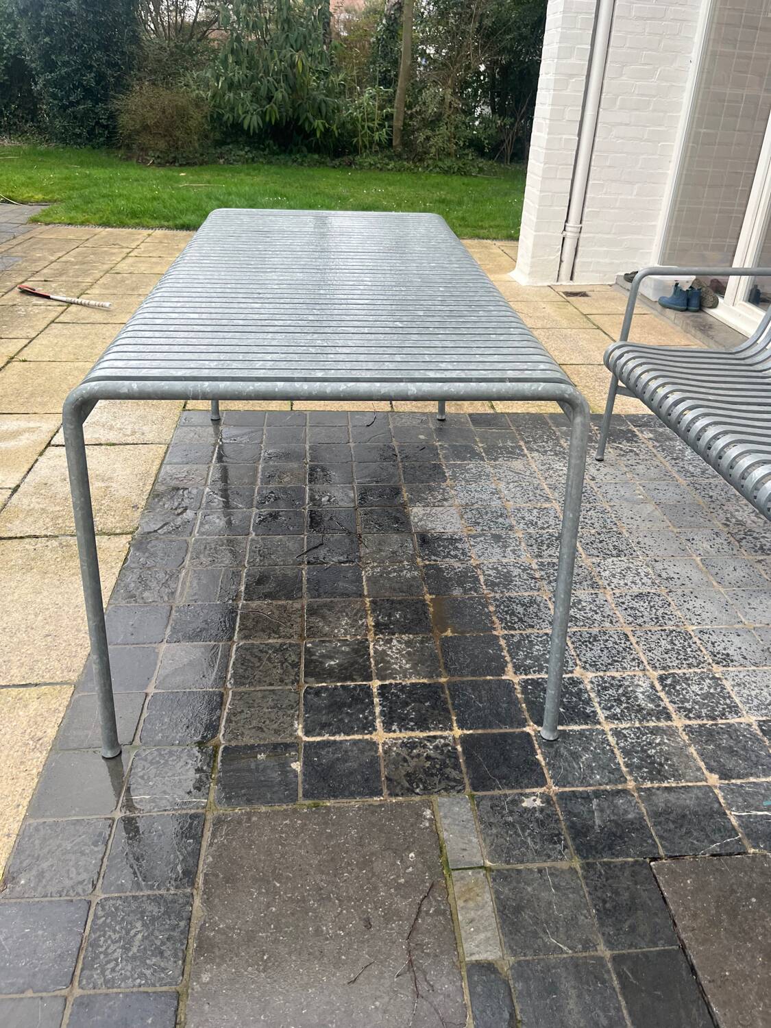 Palisade table and bench – HAY – Large size – Galvanised grey