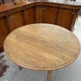 Round table in solid oak with its two extensions.
