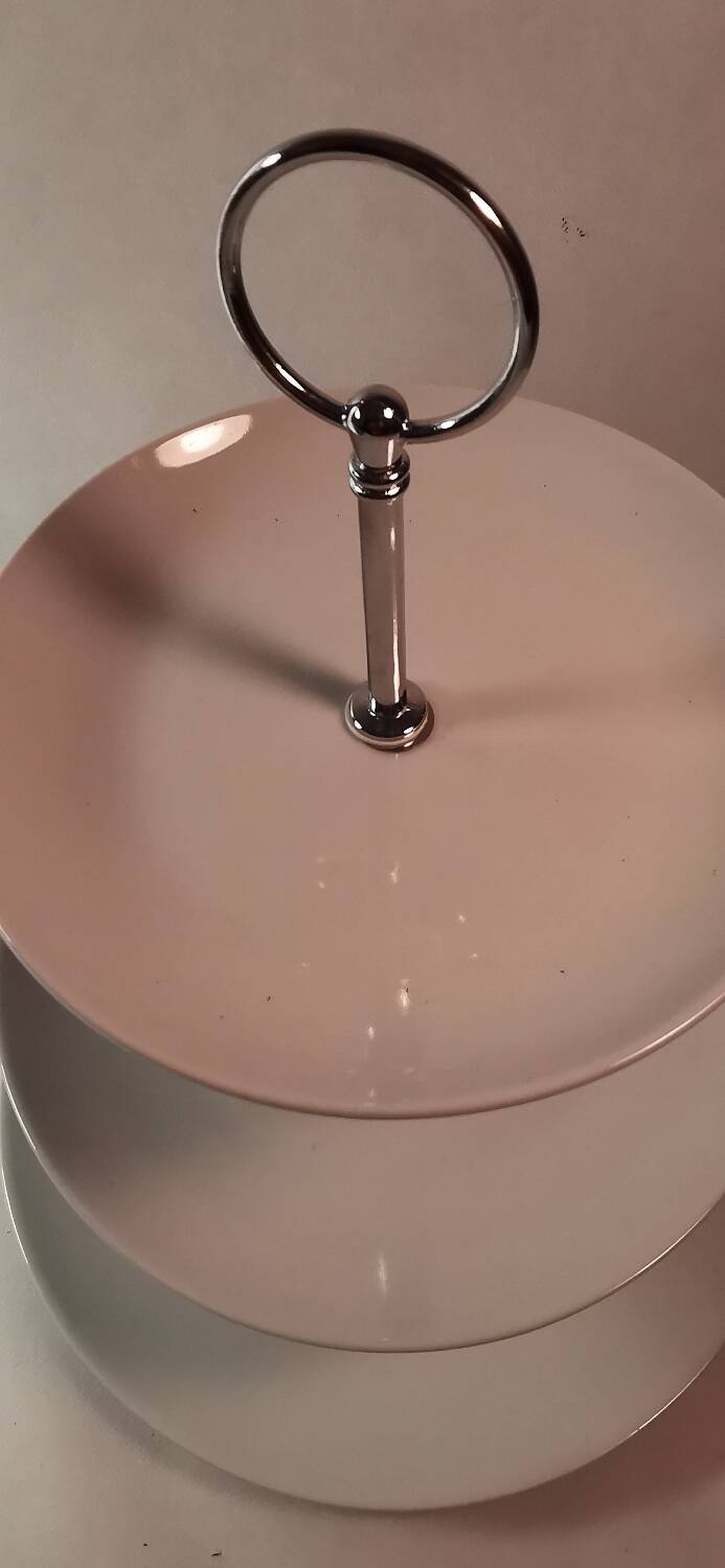 Mute Servant / 3 Tier Cake Display