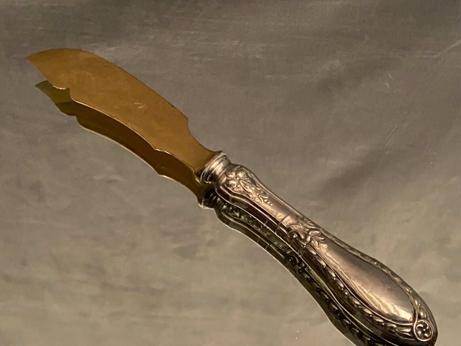 Couteau à beurre manche métal argenté ou argent style Régence lame métal doré