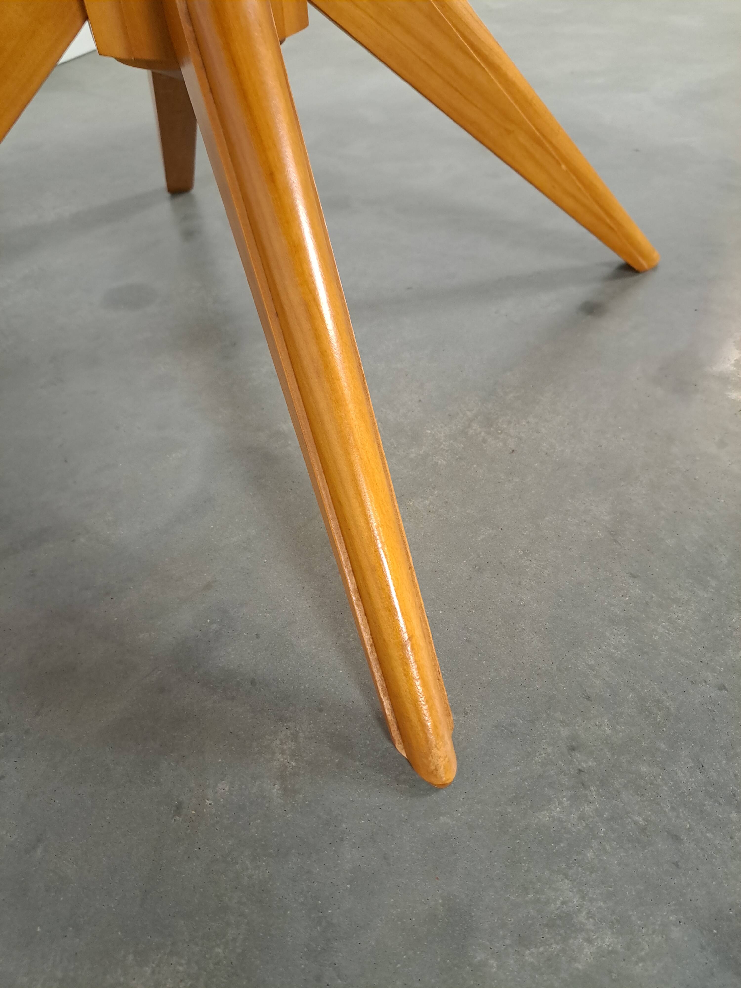 Table basse ronde avec pieds en bois Ilse Möbel