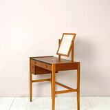 Scandinavian dressing table with drawers