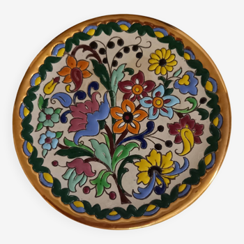 Beautiful vintage ceramic plate Sévillarte with 24kt gold plating. A beautiful bouquet of flowers