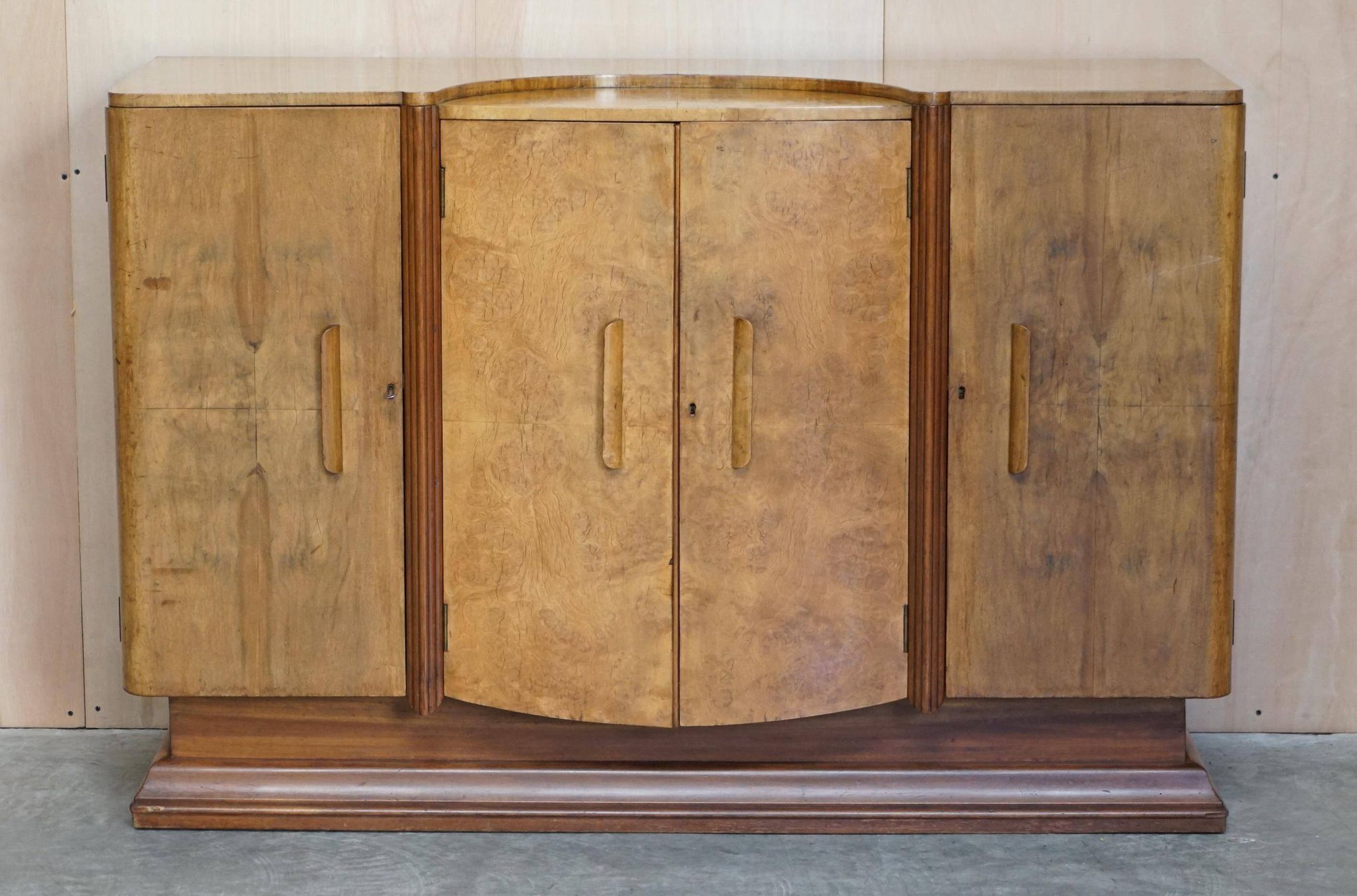 Buffet Art déco en noyer burr avec tiroirs et bar