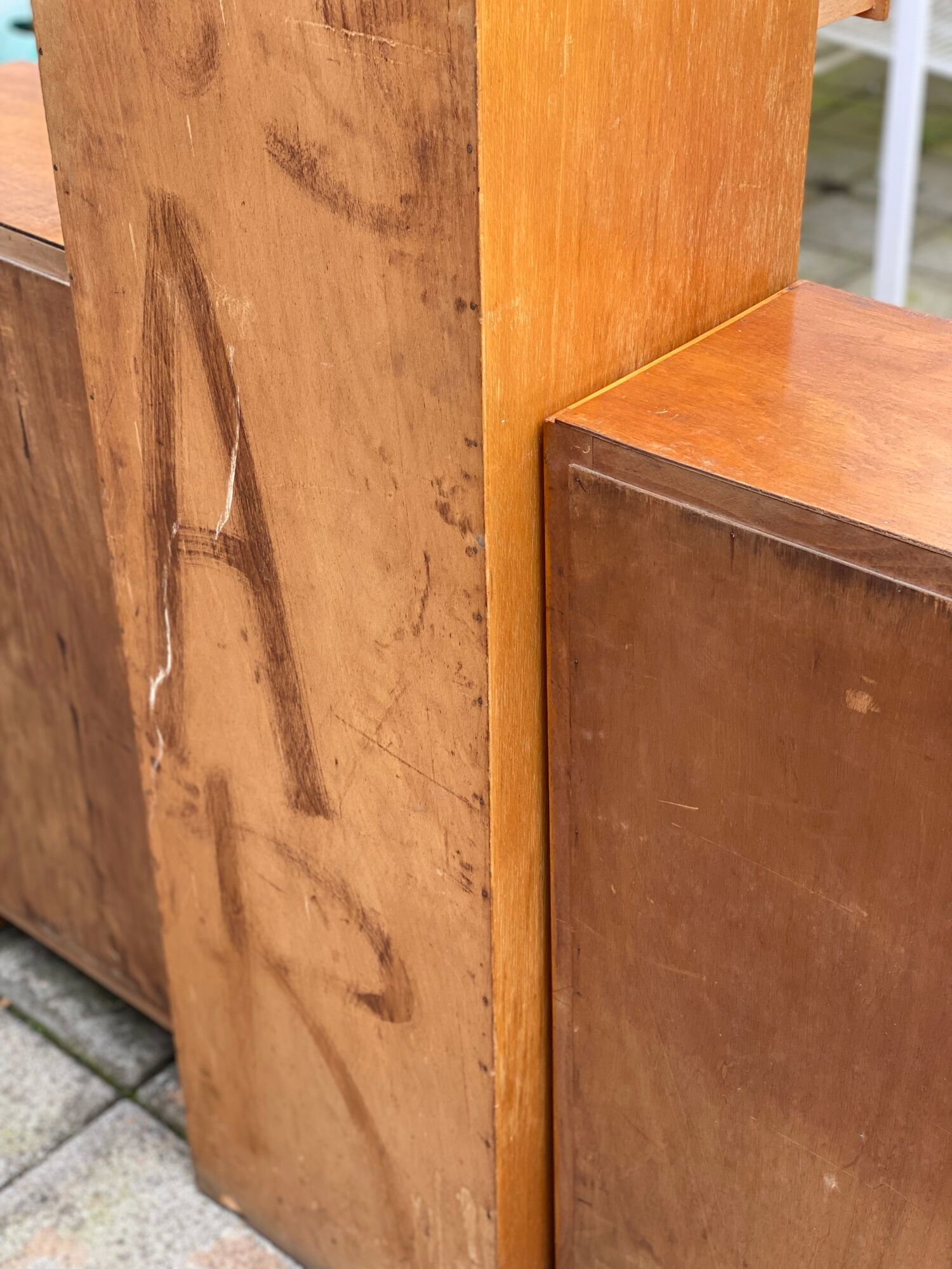 Trio vintage d’armoires en bois de pin allemand