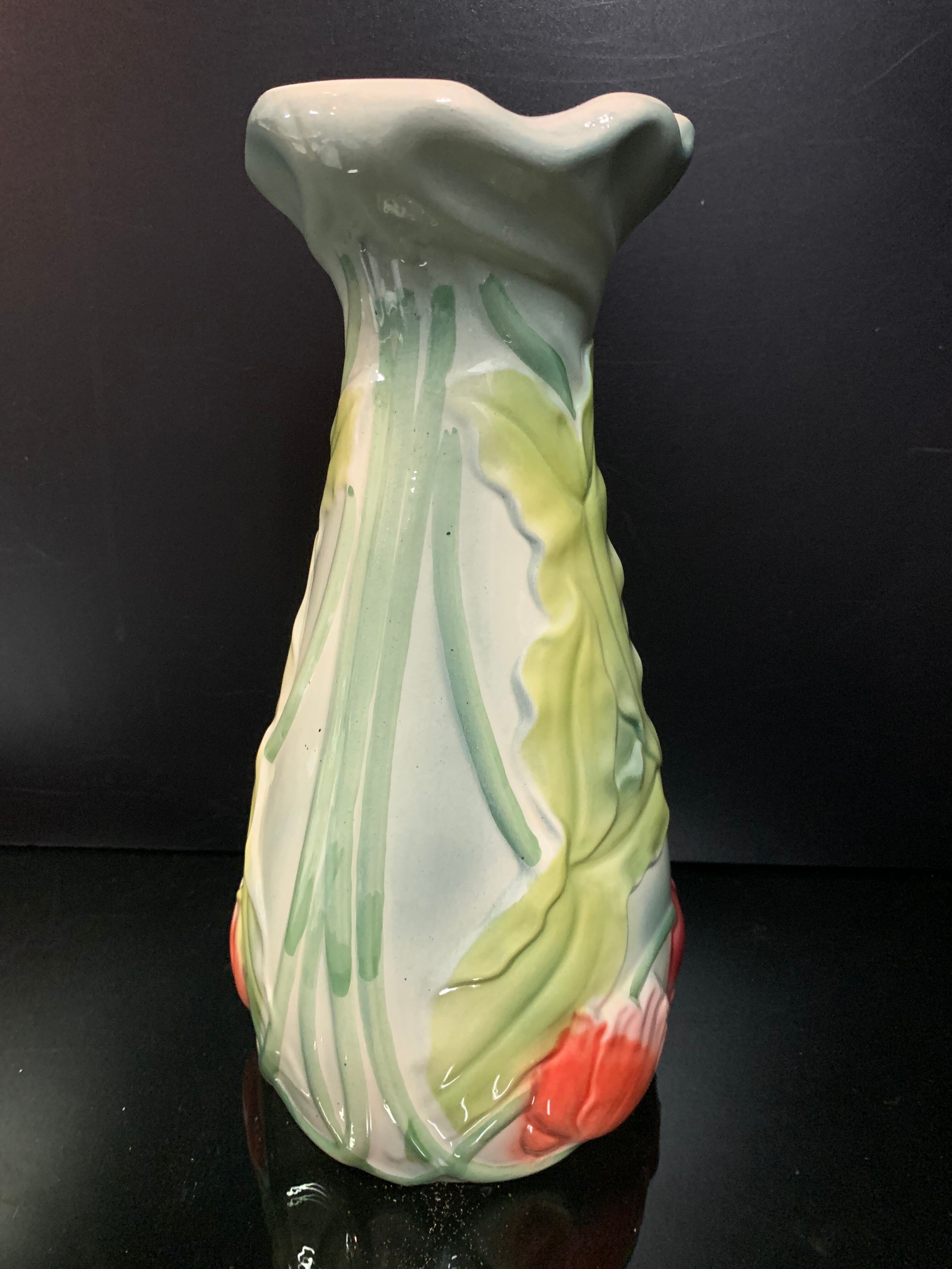 Vase saint clement decoration with flowers
