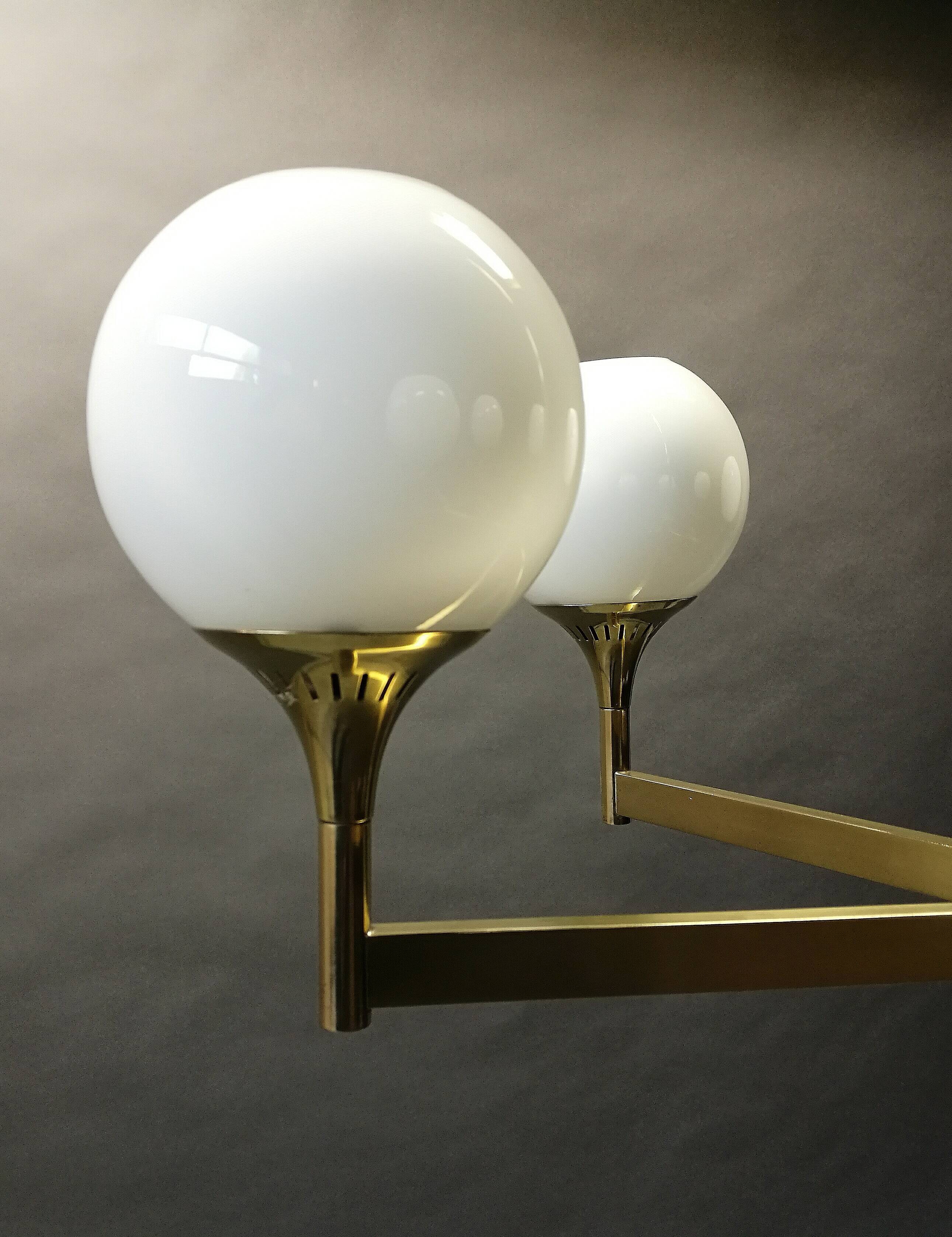 Lustre italien laiton et boules opaline blanche