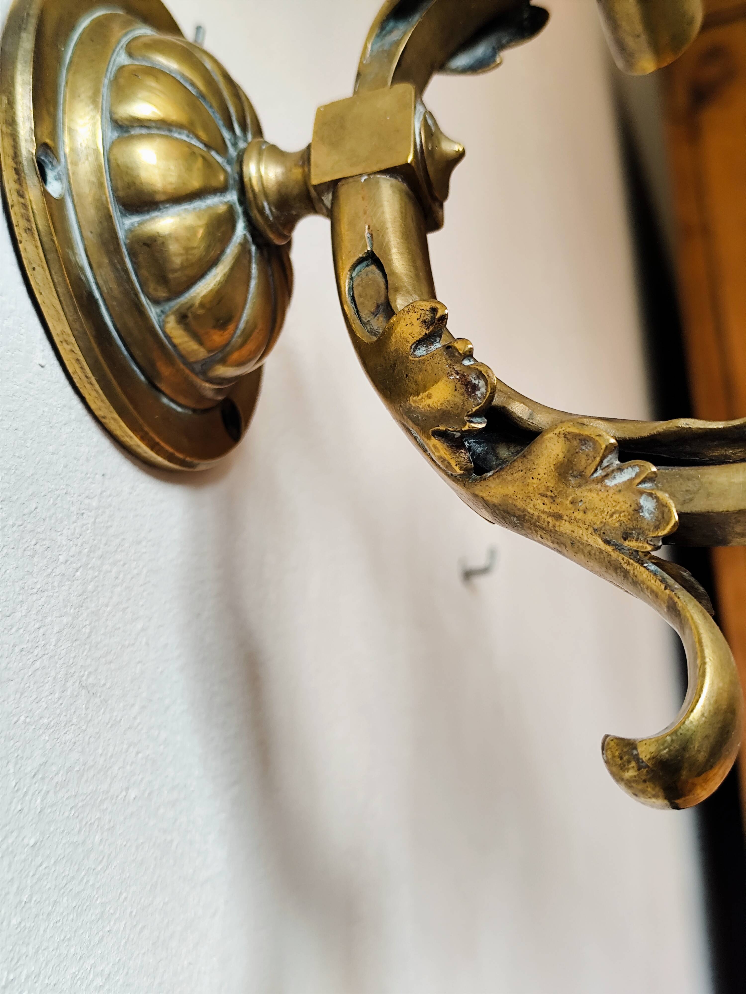 Bronze wall light with opaque glass tulip