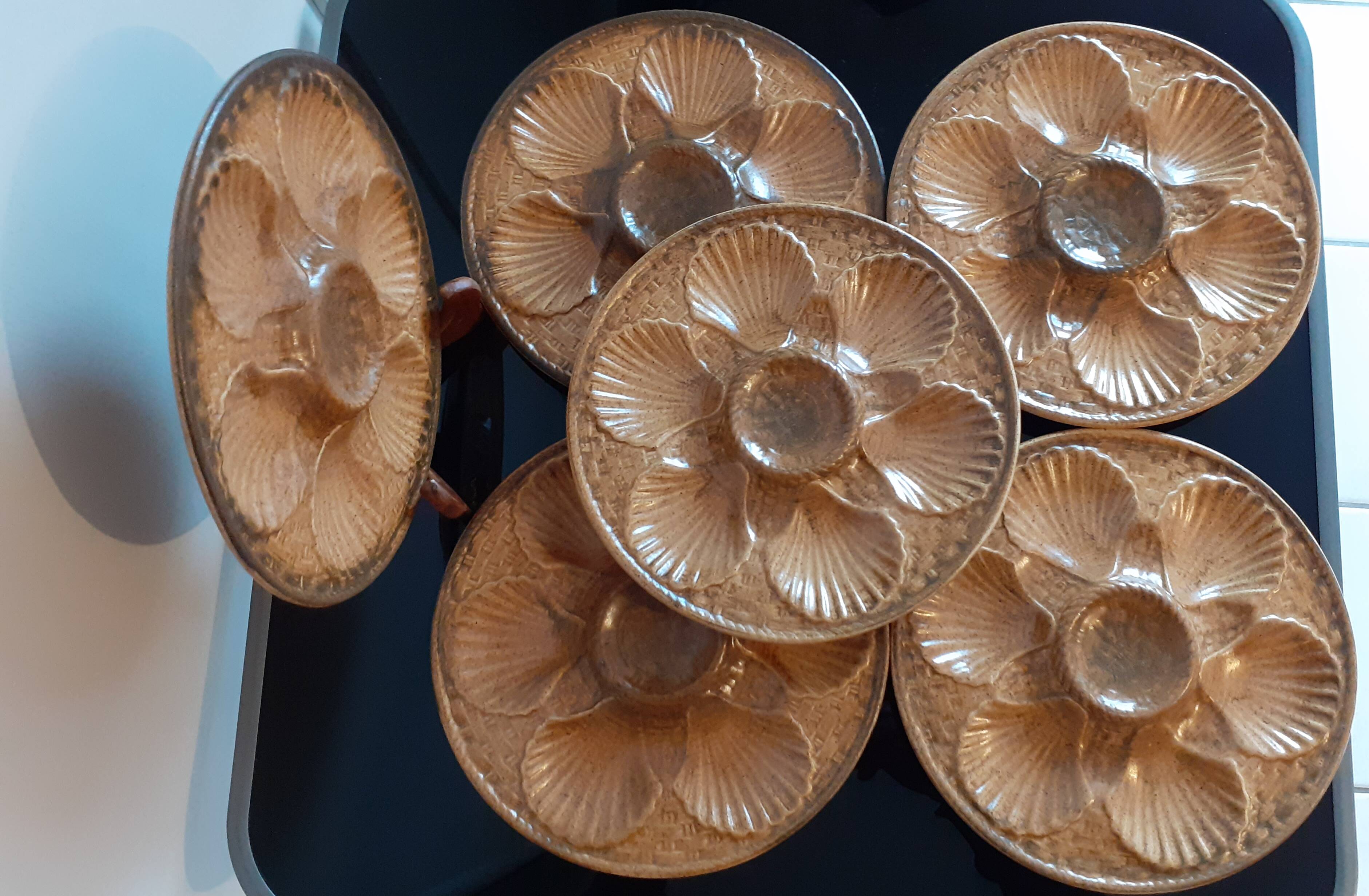 LONGCHAMP / Complete oyster service 12 plates 24.5 cm and a dish 33