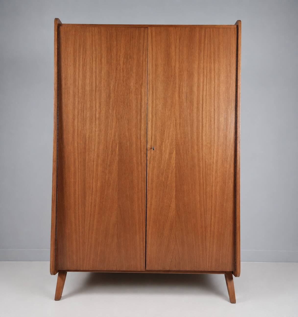 Garde-robe vintage par Tatra Nabytok, années 1970