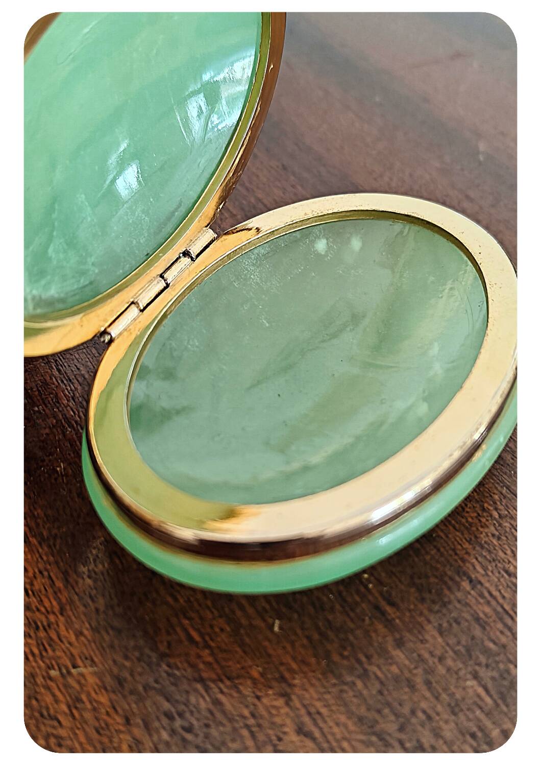 Boîte à bijoux italienne en albâtre ovale vert des années 1950