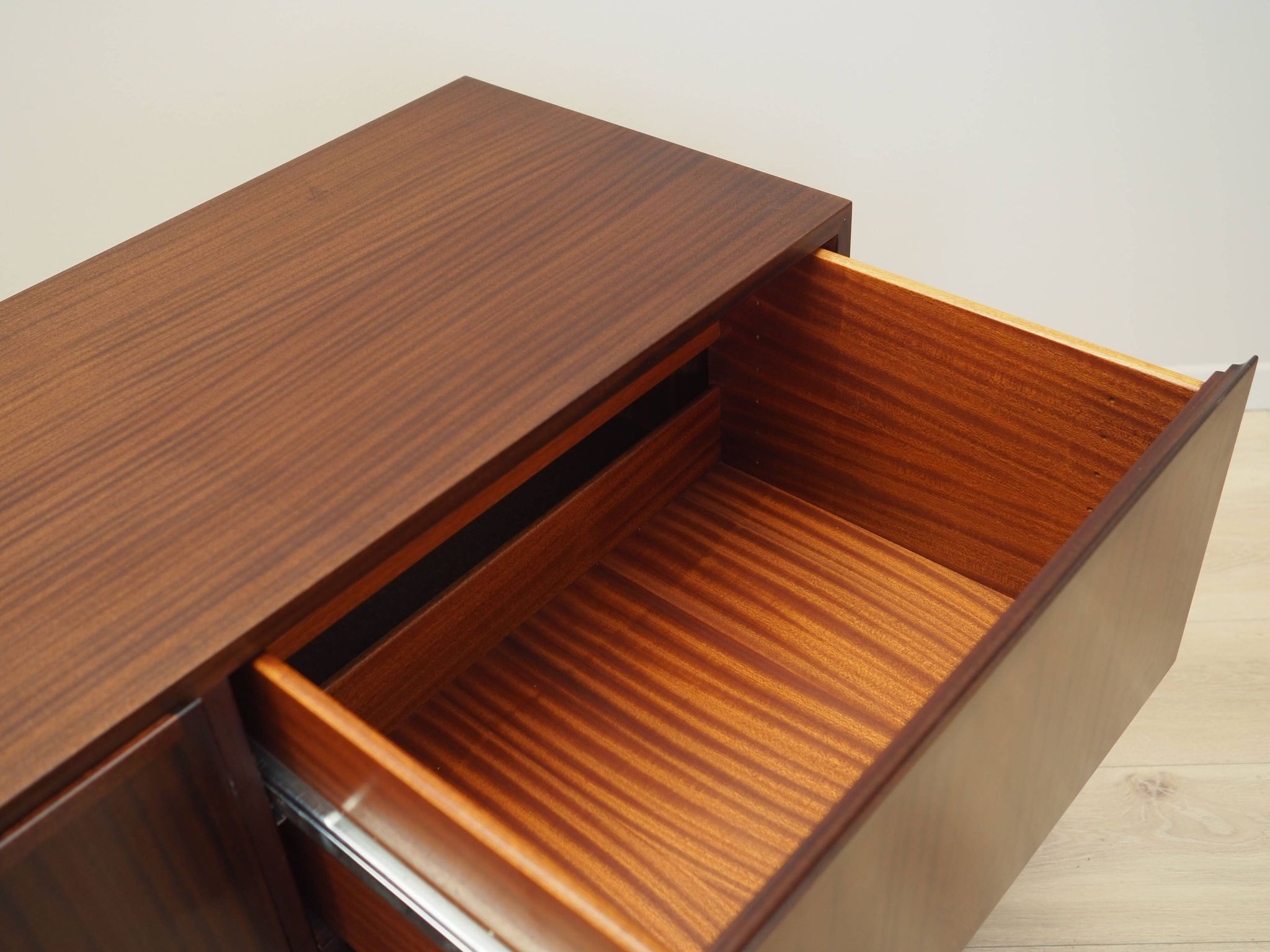 Commode en acajou, design danois, années 1970, éditeur : Omann Jun