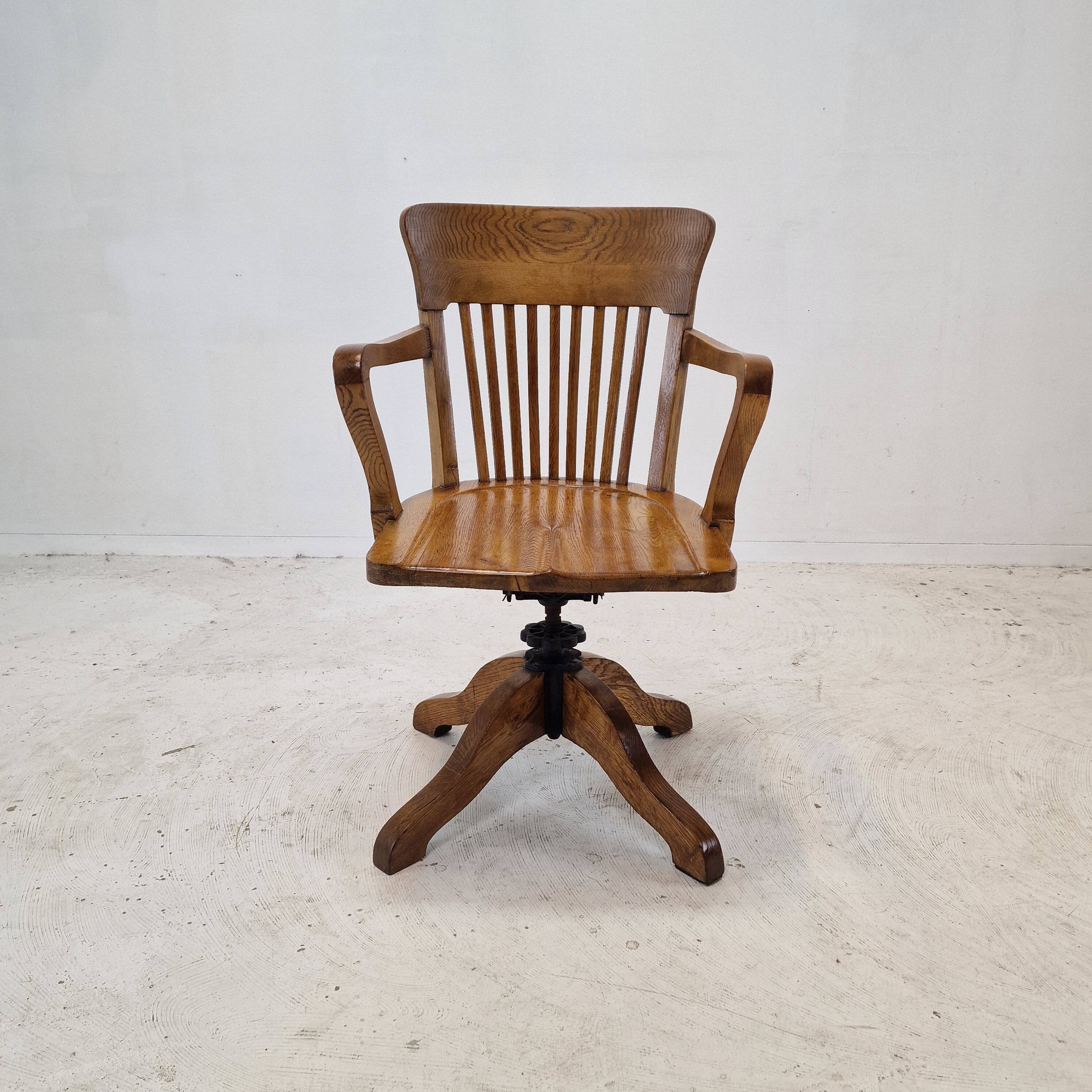 Industrial Oak Swivel Chair, 1900's