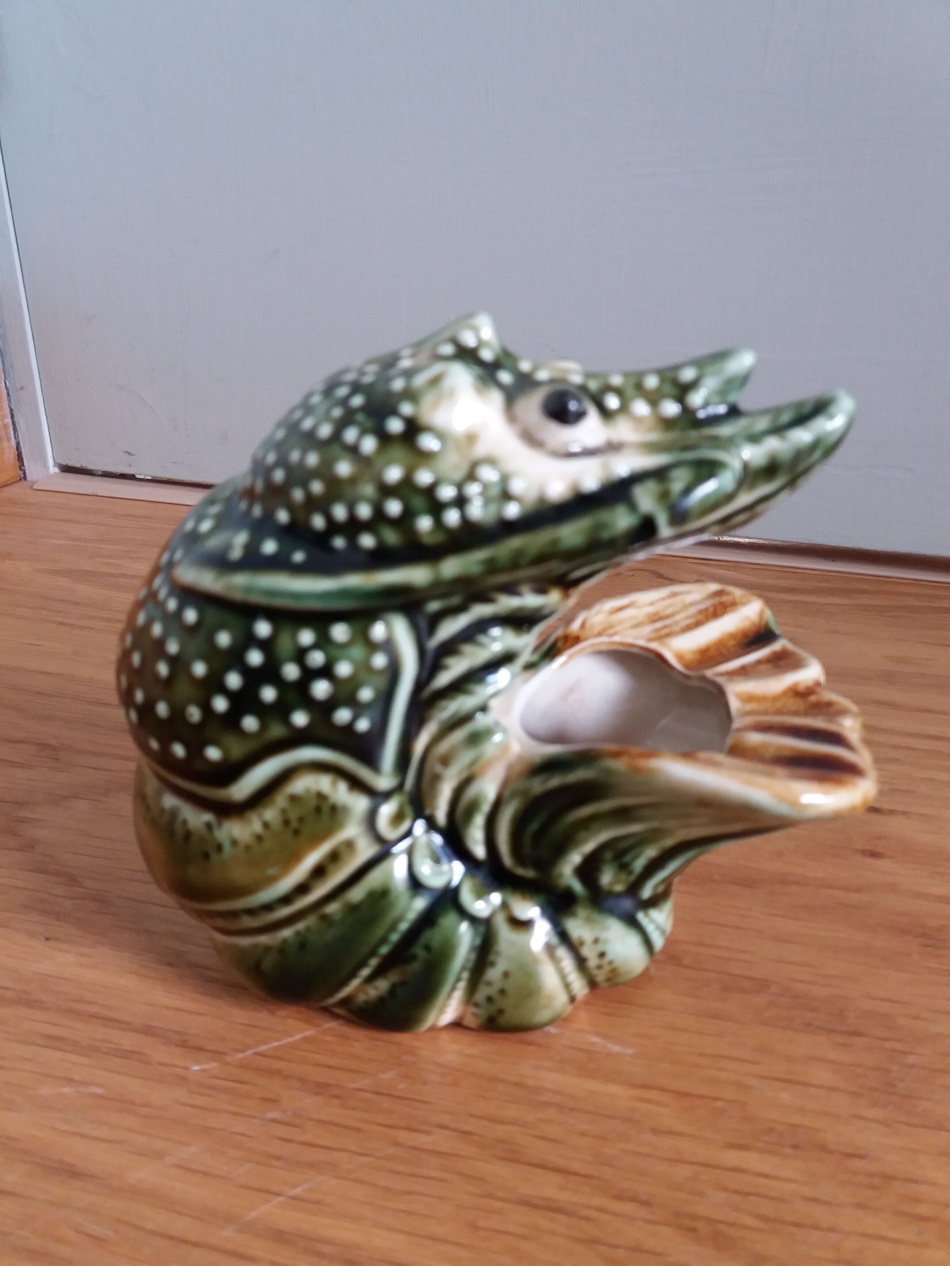 Zoomorphic ceramic shrimp or crayfish ashtray