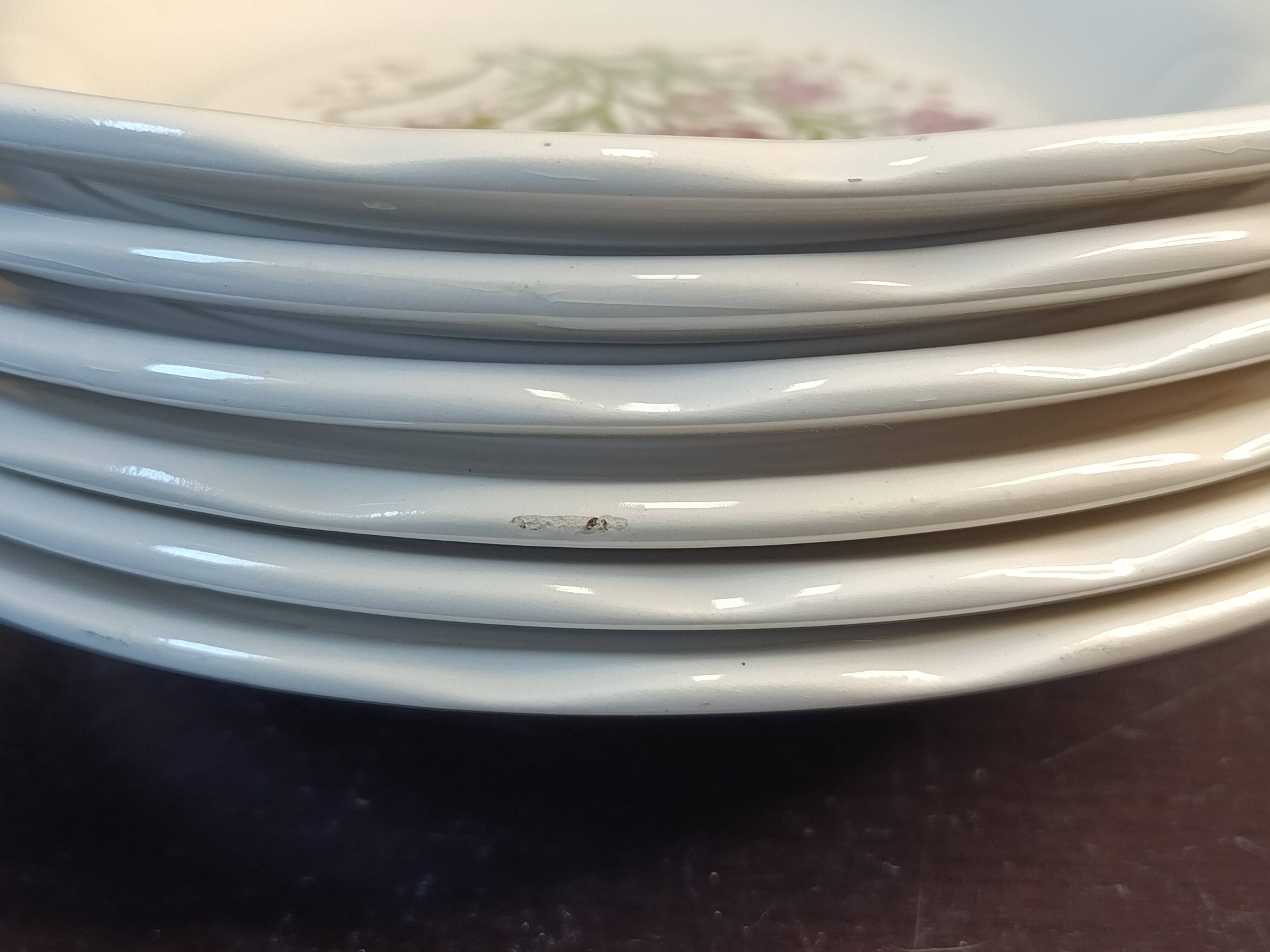 7 assiettes creuses CBM, décor champêtre floral et papillon, 1988