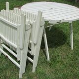 Table and 2 folding garden chairs