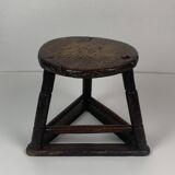 Tabouret tripode en bois ancien pour couteliers, bijoutiers et ouvriers