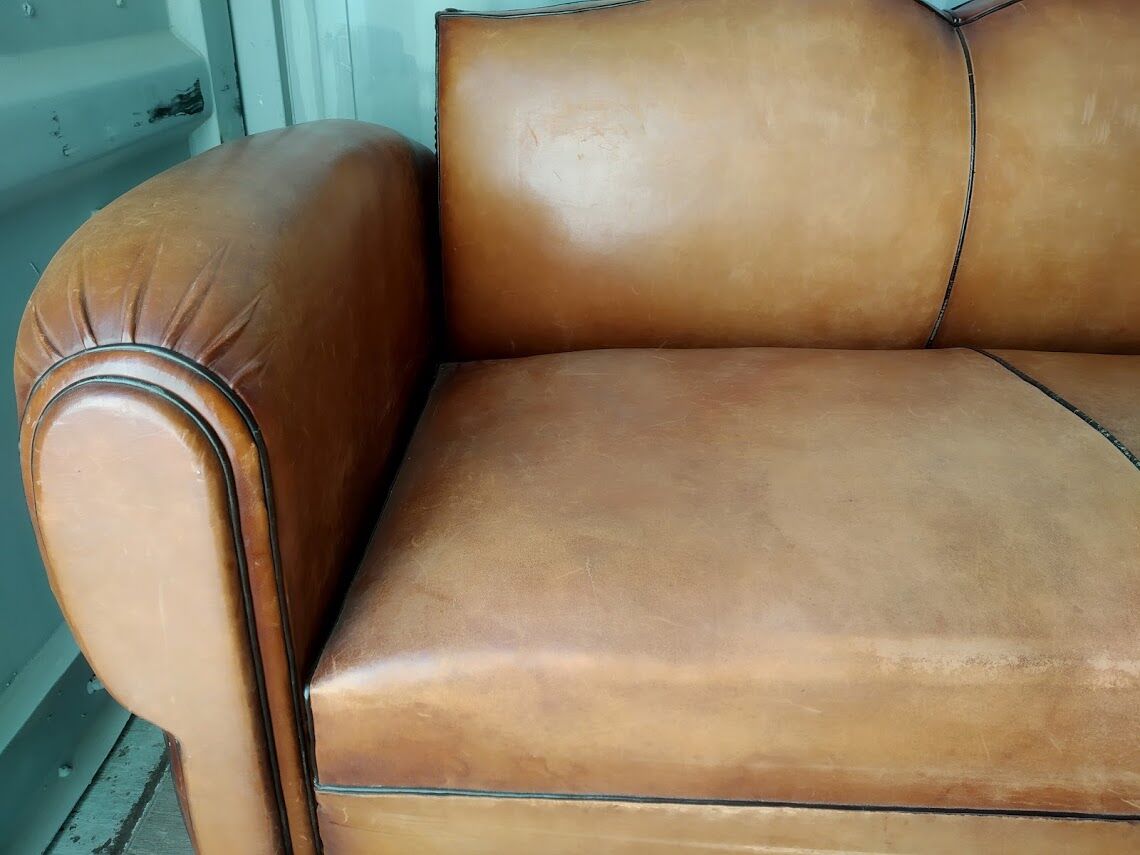 Moustache club sofa in leather, 40s