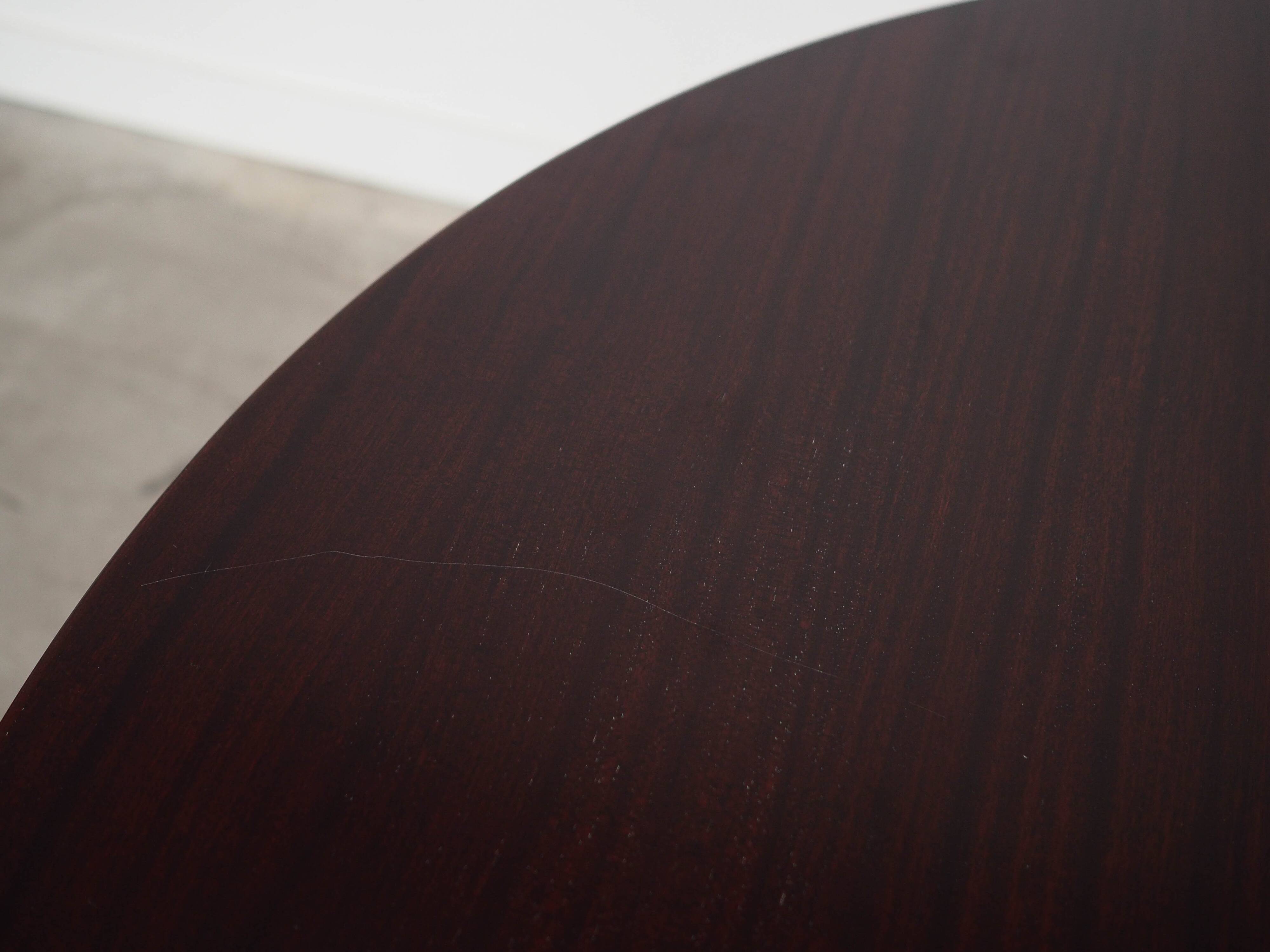 Round mahogany table, Danish design, 1970s, manufactured in Denmark