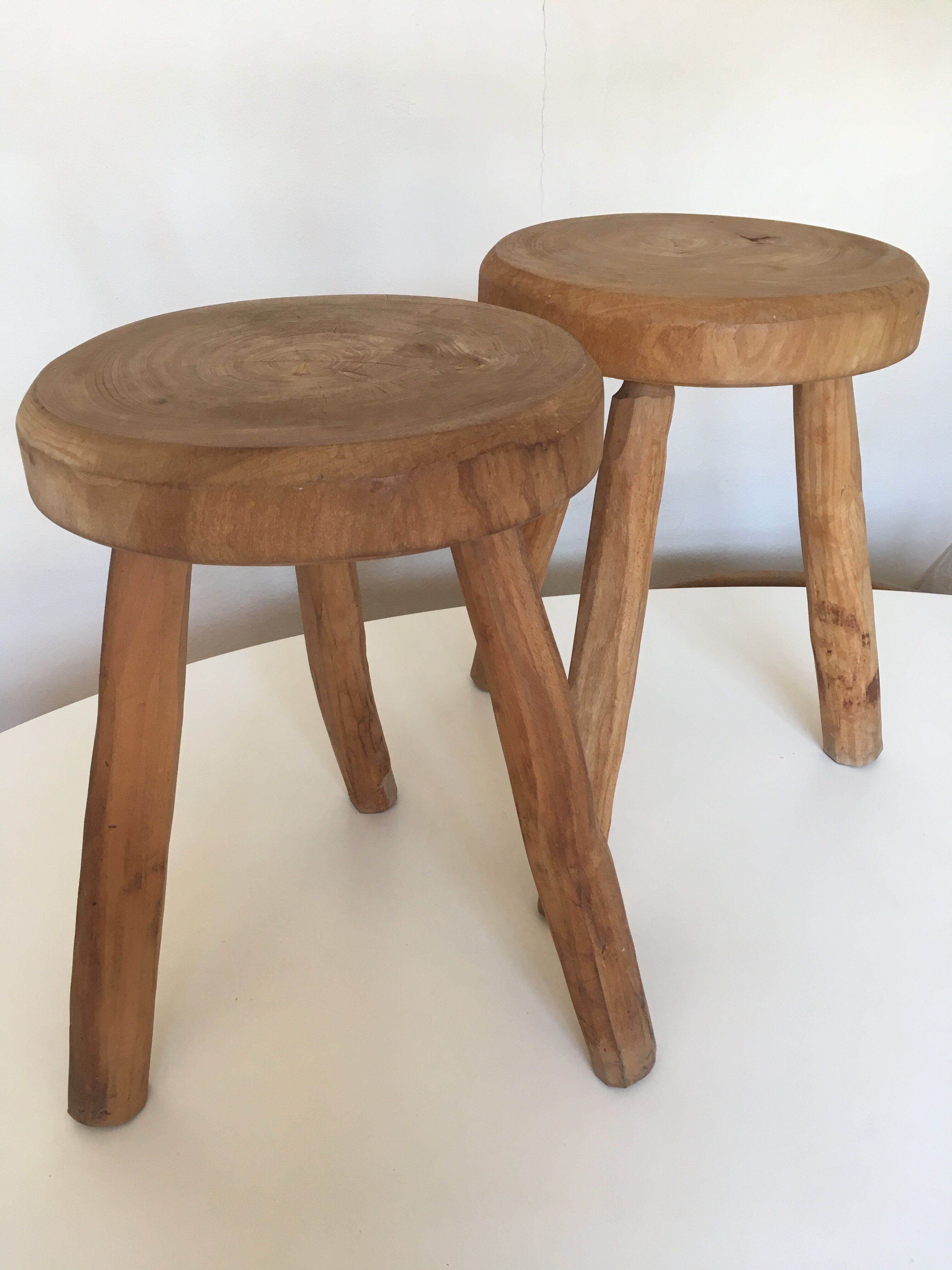 Pair of tripod stools of farm in raw Elm