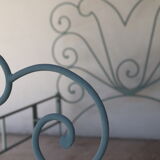 Volute wrought iron bed