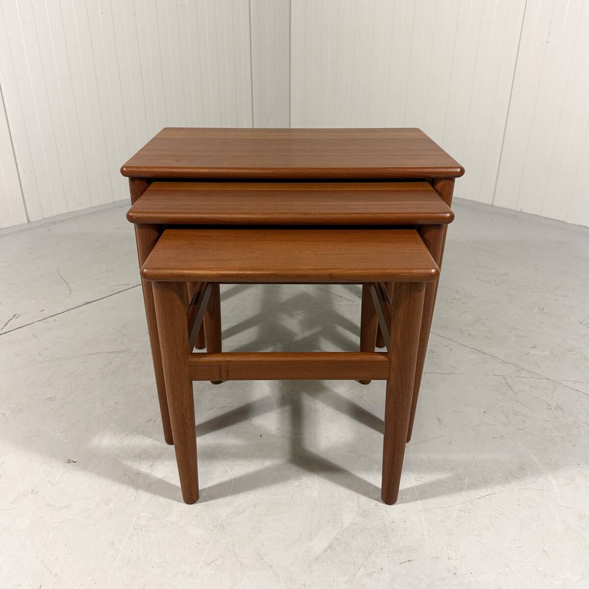 Tables gigognes en teck Danemark années 1960