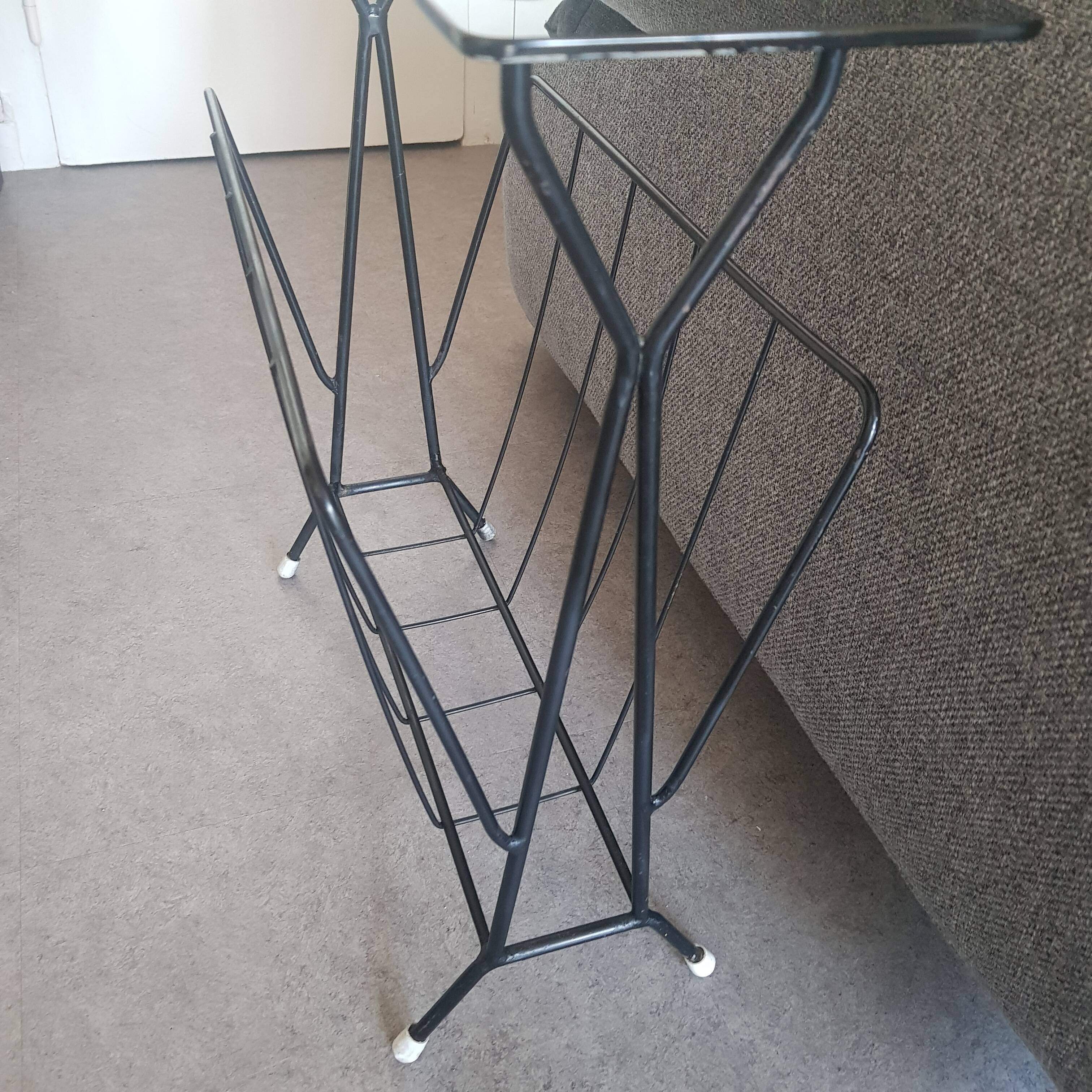 Magazines holder in metal / bakelite