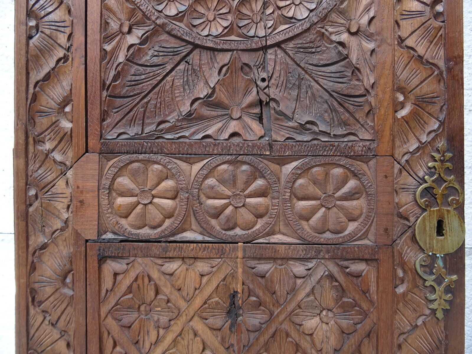 Carved floral pattern door