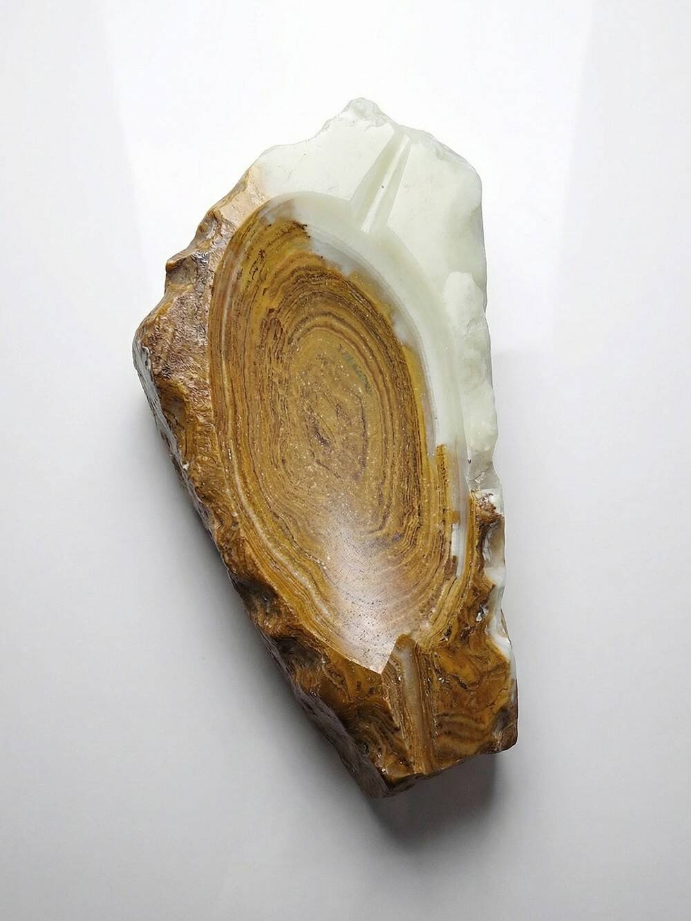 Brutalist vintage green onyx ashtray, 1950s-70s, Italy.